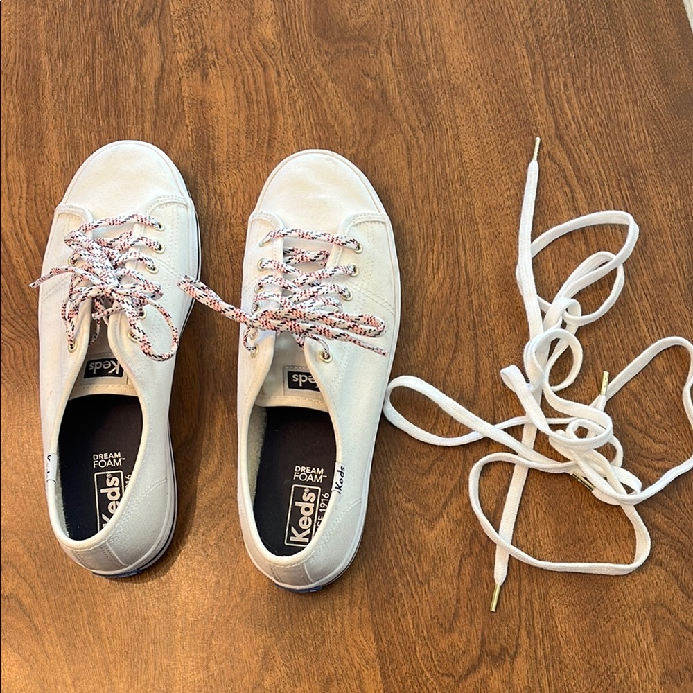 Keds Women's White Sneakers w/Extra set of shoe laces Size 8